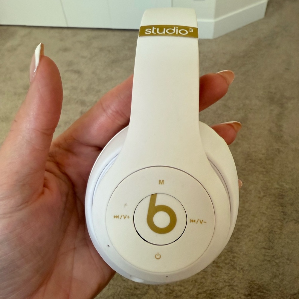 Studio3 Wireless Headphones - White and Gold